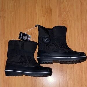 Kid’s (5) The Children’s Place Black Snow-boots.Brand New.
